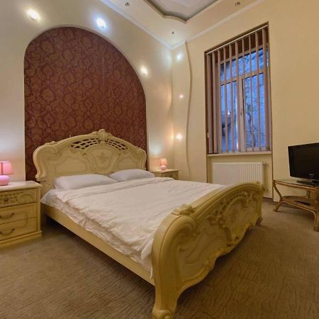 Apartment Veronica In Center Lviv Luaran gambar